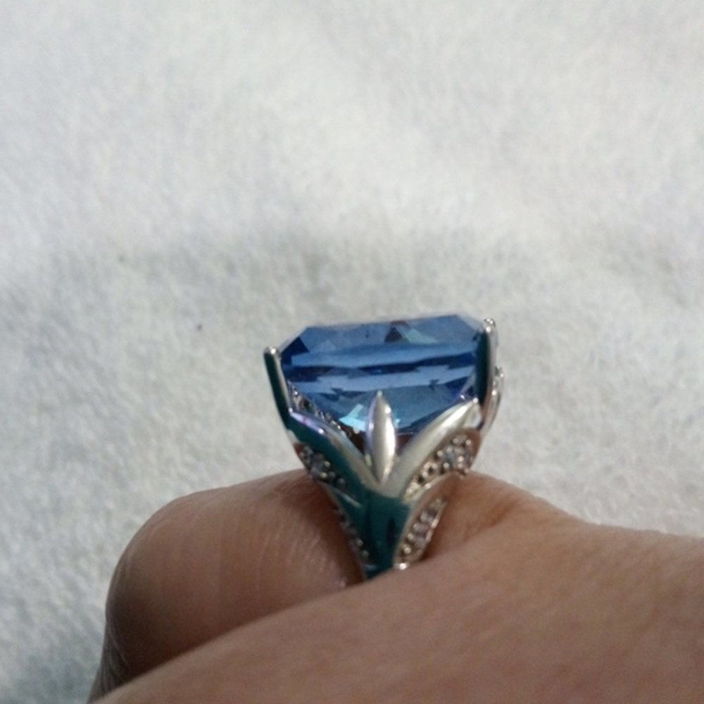 Sterling Silver CZ setting Large Light Blue Stone Ring Fancy Size 9 Cocktail - Picture 3 of 12